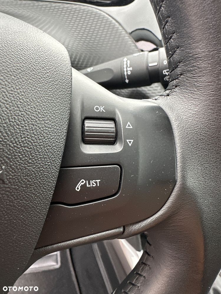 Peugeot 2008 1.5 BlueHDi Allure S&S - 8