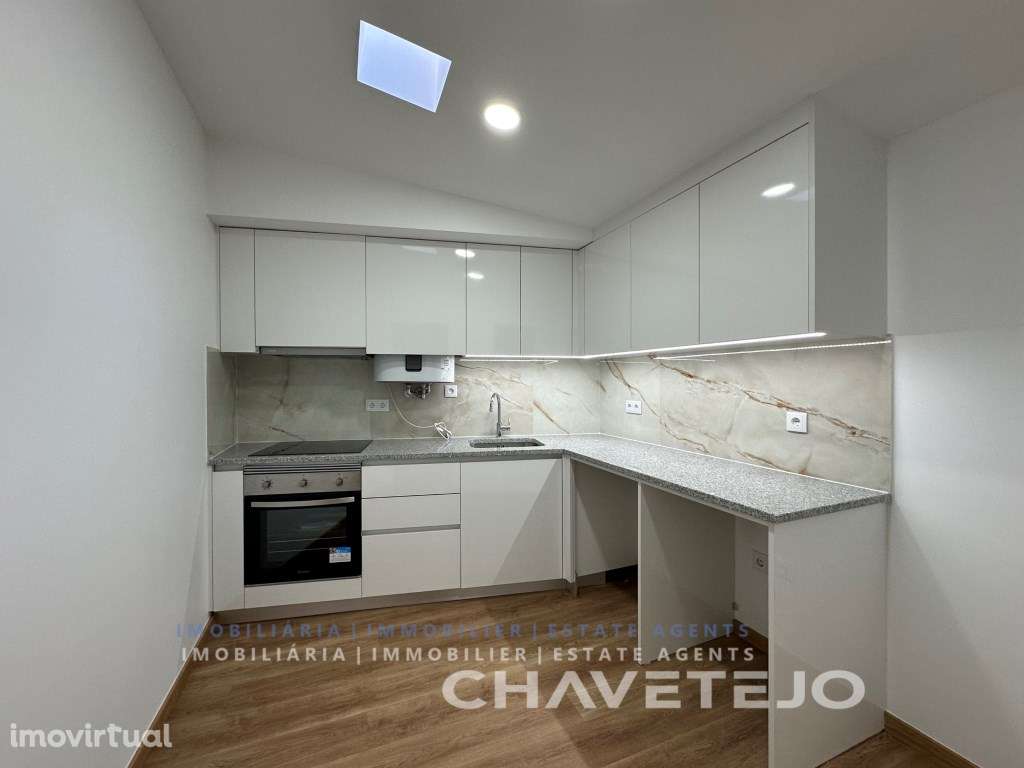 T2 remodelado situado no centro histórico de Tomar. - Grande imagem: 2/15