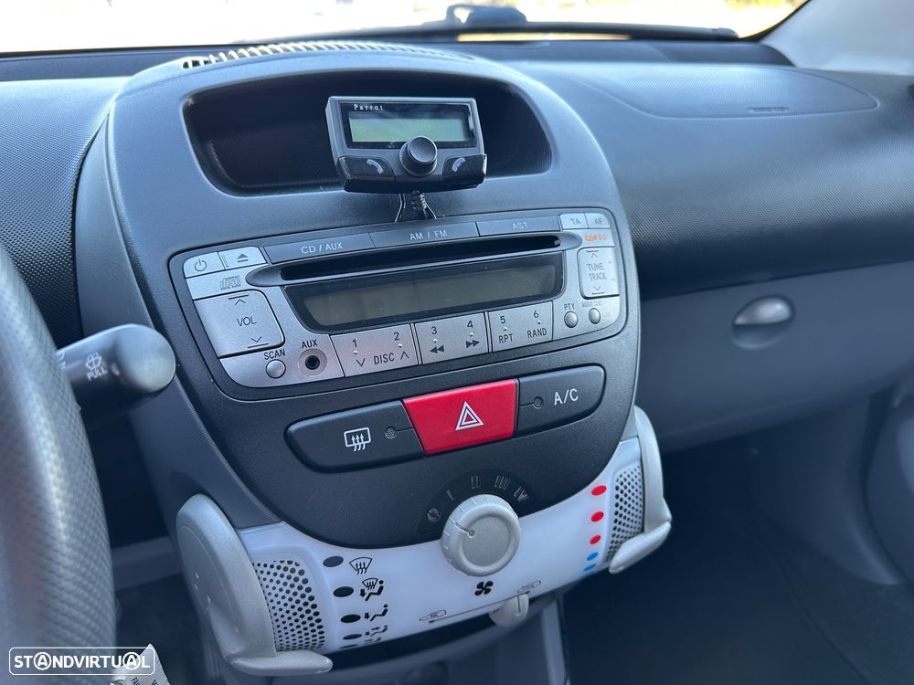 Peugeot 107 1.0 Urban 2 Tronic - 16