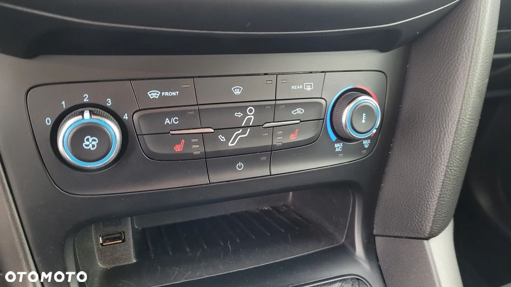 Ford Focus 1.5 TDCi SYNC Edition - 19