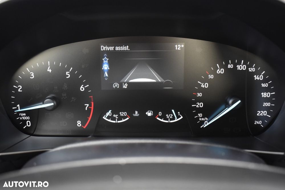 FORD Focus 2022 — imagine 10