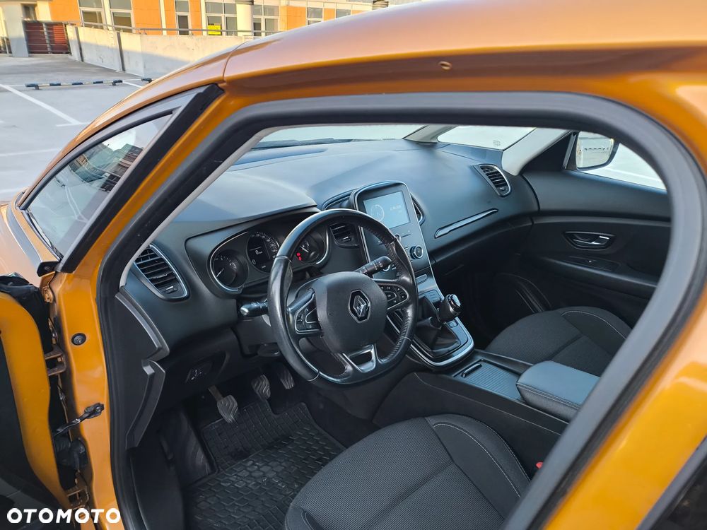 Renault Scenic - 11