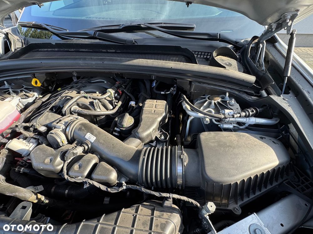 Jeep Grand Cherokee - 23