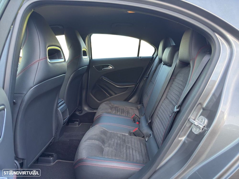 Mercedes-Benz A 180 d AMG Line - 12