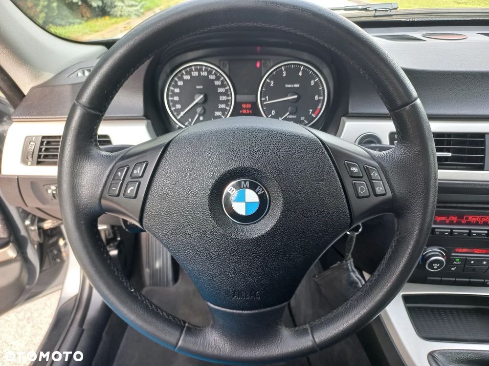 BMW Seria 3 318i Edition Exclusive - 33