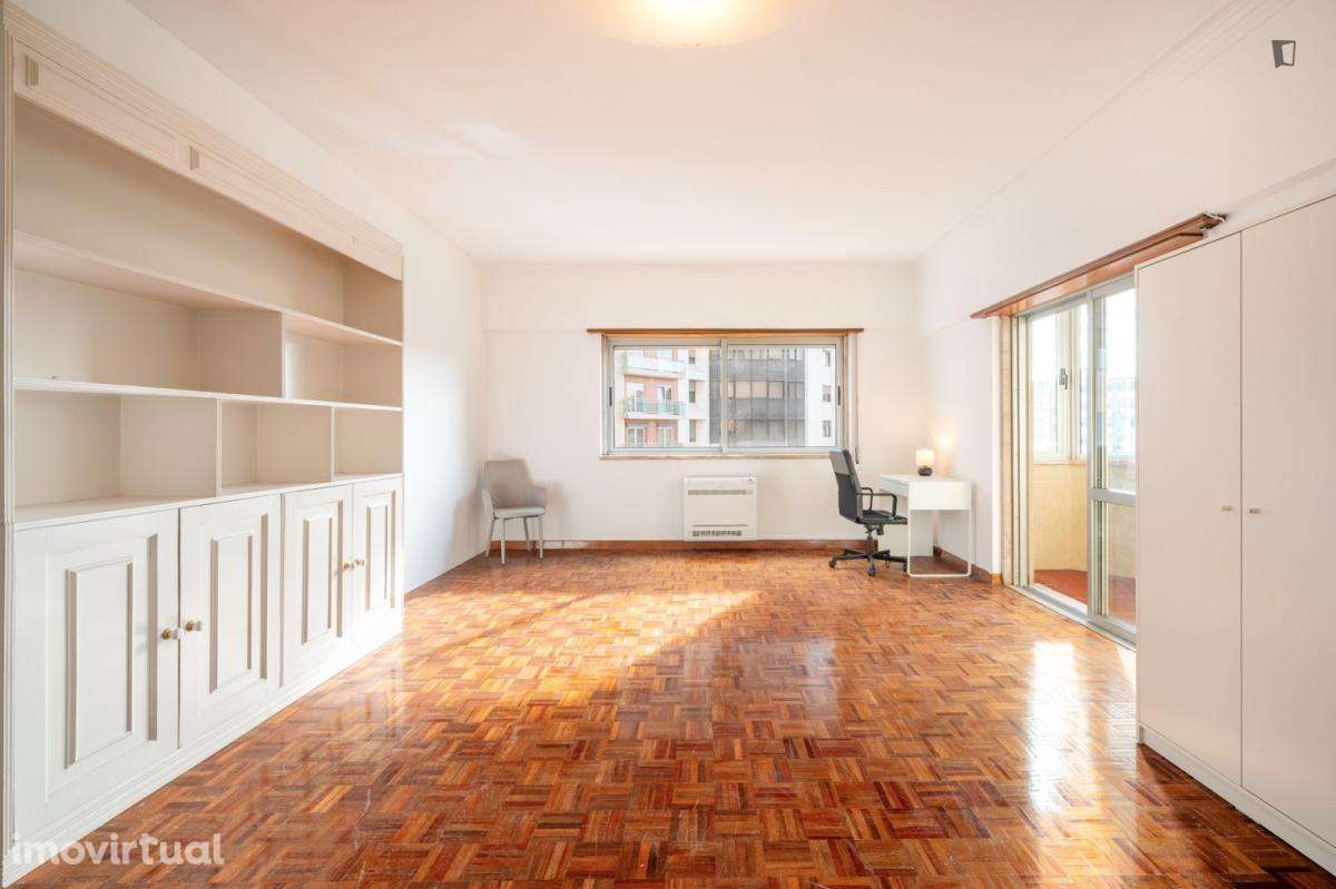 Quarto - localizado em Roma-Areeiro Lisbon - Grande imagem: 3/10