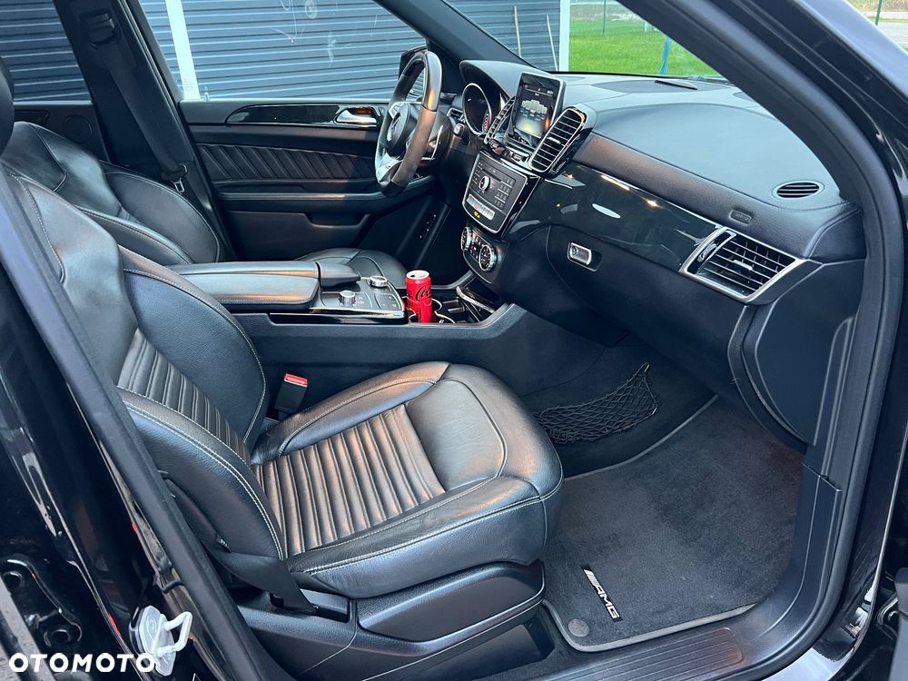 Mercedes-Benz GLS - 33