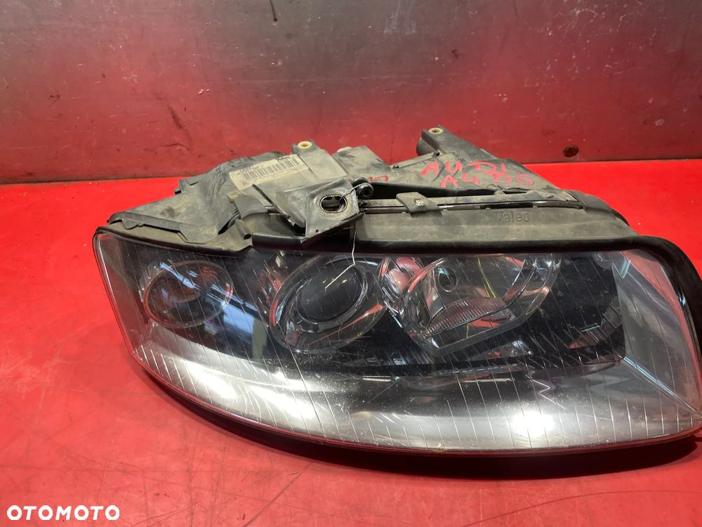 REFLEKTOR PRAWY PRZÓD AUDI A4 B6 8E0941004F - 1