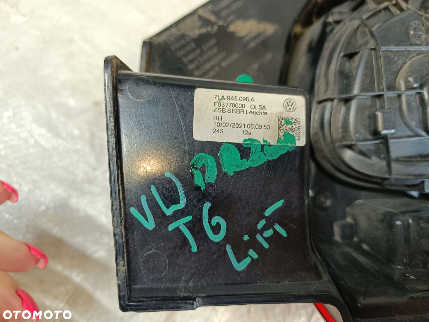 VW MULTIVAN T6.1 LIFT 19-21 DRZWI LAMPA TYŁ PRAWA 7LA945096 - 7