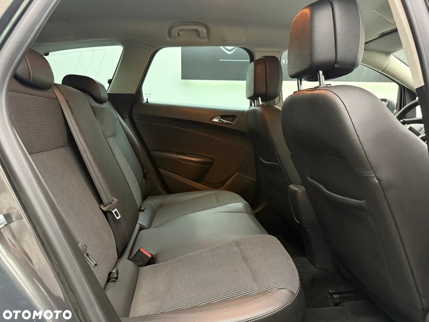 Opel Astra 1.4 EcoFLEX Cosmo - 19