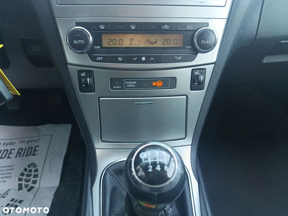 Toyota Avensis 1.8 Luna EU5 - 15