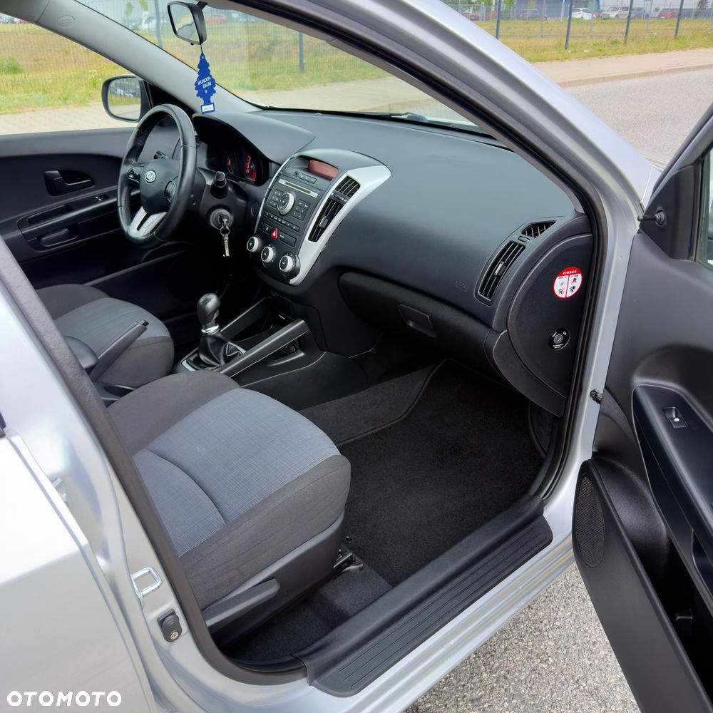 Kia Ceed 1.4 CVVT Attract - 20