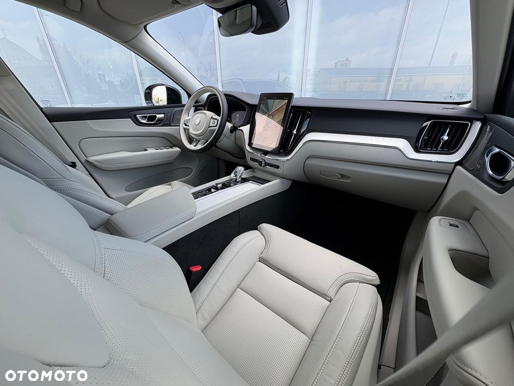 Volvo XC 60 B5 B AWD Plus Dark - 11