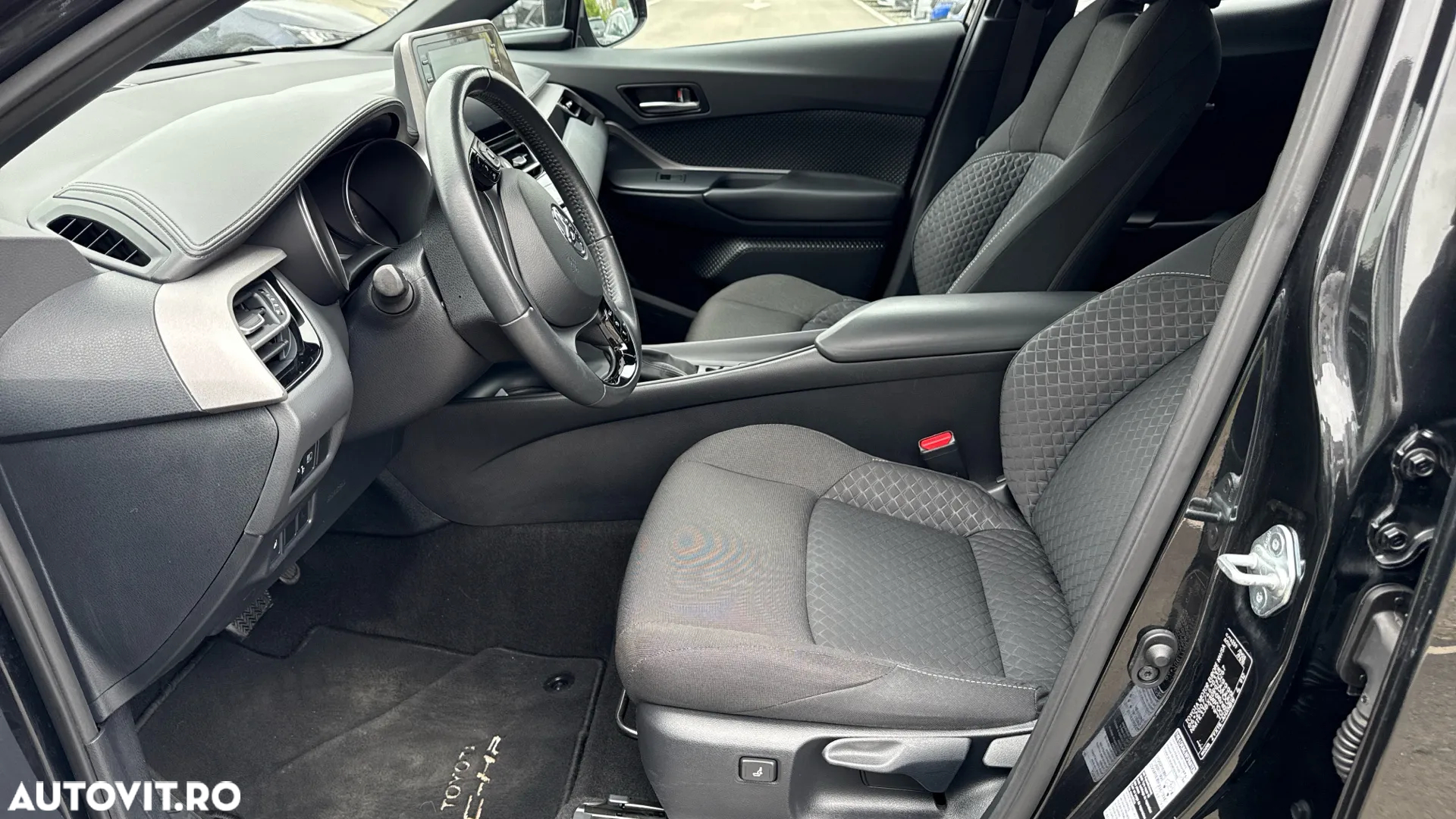 Toyota C-HR 1.8 HSD 122 CP 4x2 CVT Core - 11