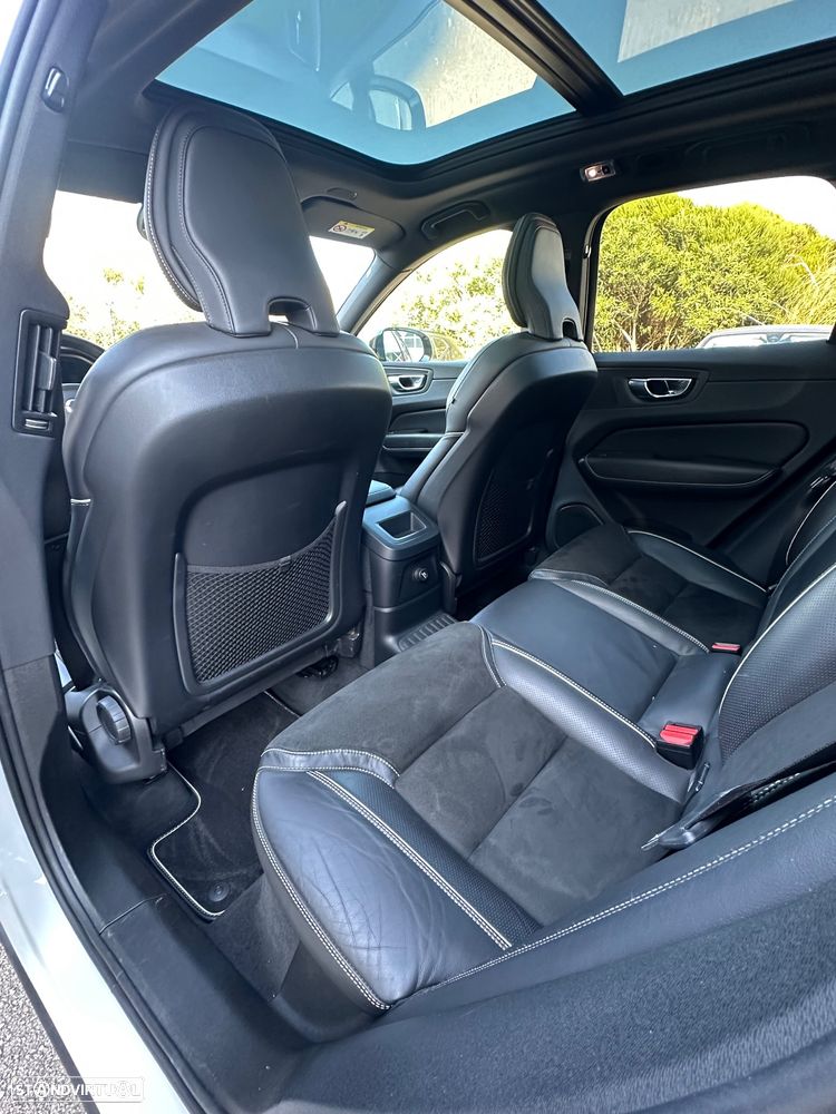 Volvo XC 60 2.0 T8 PHEV R-Design AWD - 36