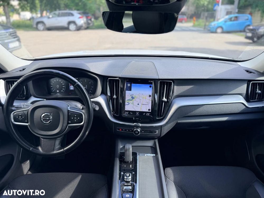 Volvo XC 60 B4 MHEV AT8 AWD Momentum Pro - 9