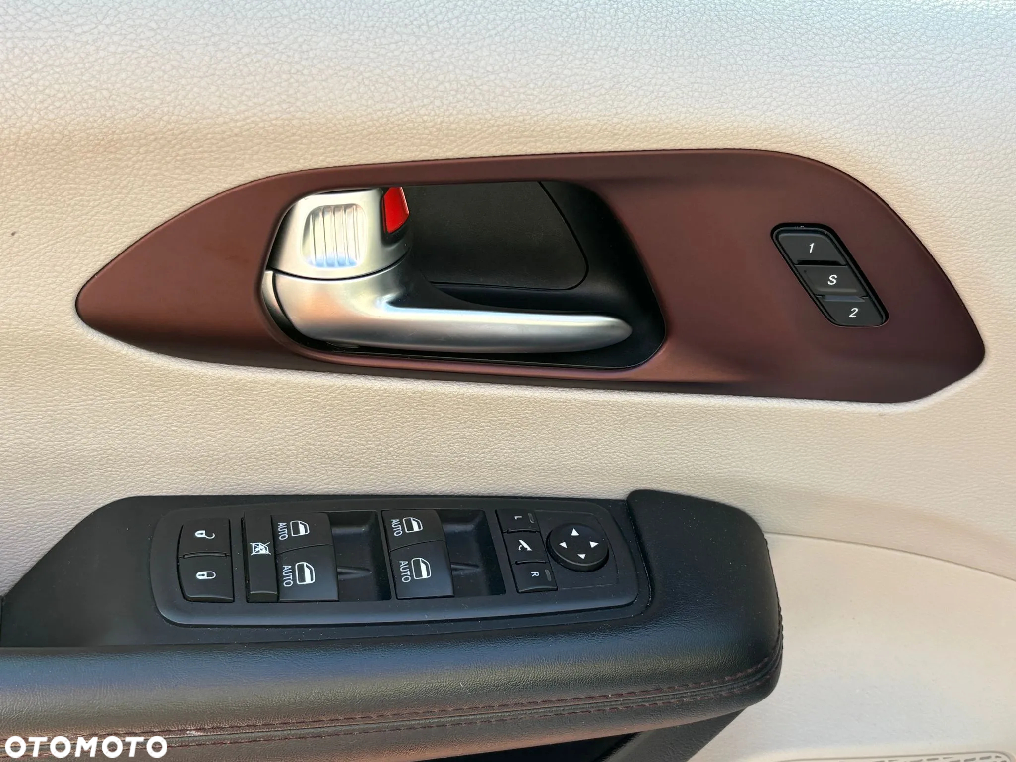 Chrysler Pacifica - 24