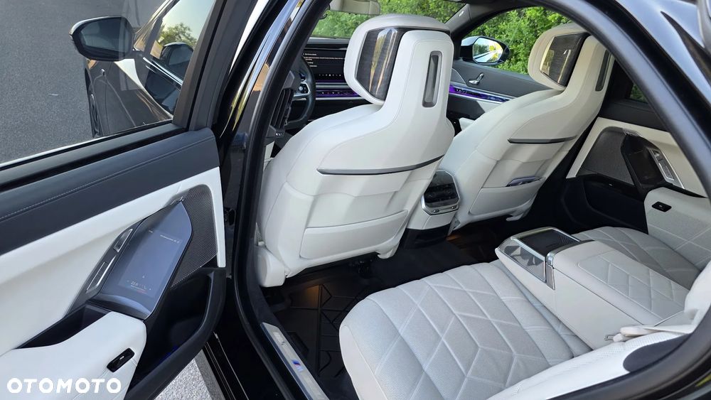BMW Seria 7 - 15