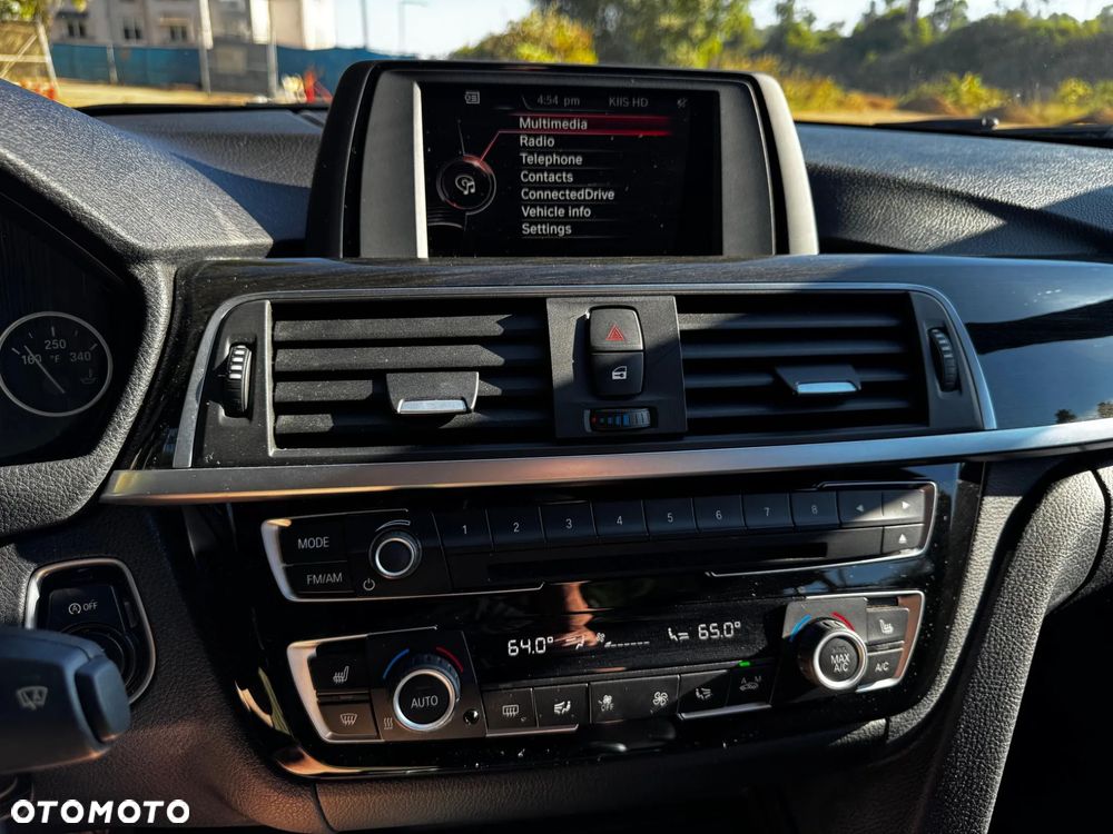 BMW Seria 3 330i Sport Line sport - 21