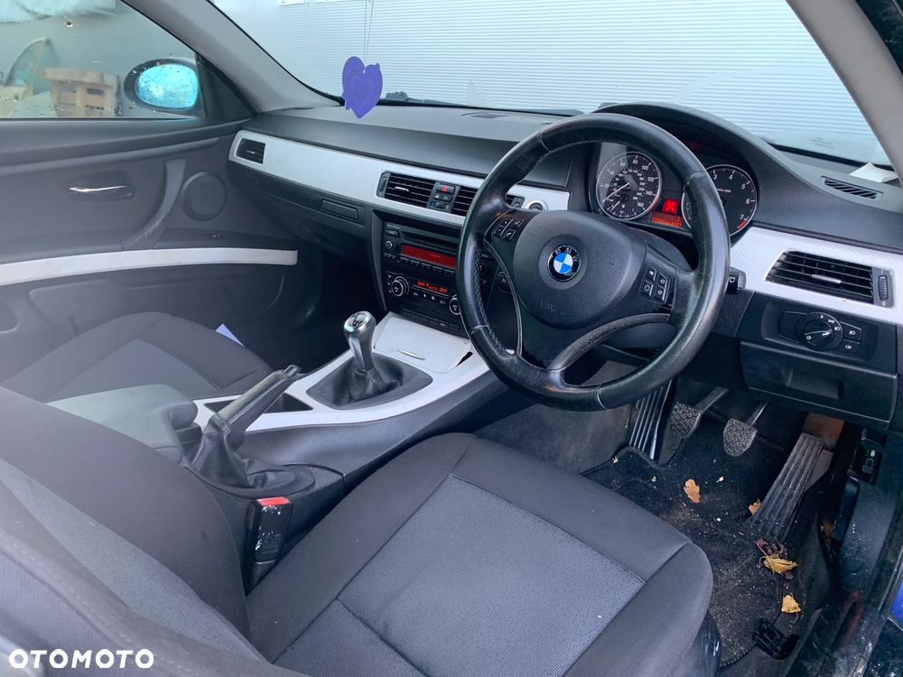 BMW 3 E92 2007 *SAMOCHÓD NA CZĘŚCI* 2879 MASKA, LAMPA, DRZWI, LUSTERKO, ZDERZAK, GRILL, BŁOTNIK, KLAPA, BELKA, DESKA, FOTELE, KANAPA, ĆWIARTKA, KIEROWNICA, TARCZE, ZACISKI, ZAWIESZENIE, KOMPLETNY PRZÓD, KOMPLETNY TYŁ, LICZNIK, ZEGARY, PRAWE LEWE PRZÓD TYŁ - 5