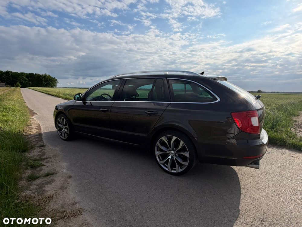 Skoda Superb 1.8 TSI DSG FAMILY - 17