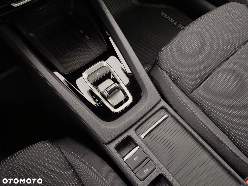 Skoda Octavia 1.5 TSI mHEV Selection DSG - 28