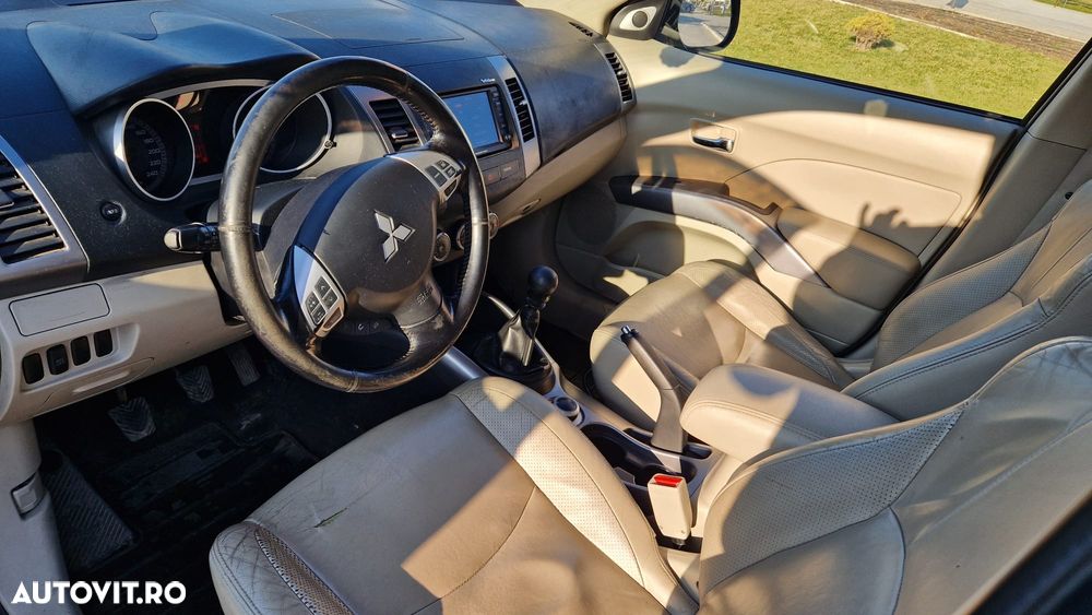 Mitsubishi Outlander 2.2 DI-D NAVI Instyle - 5