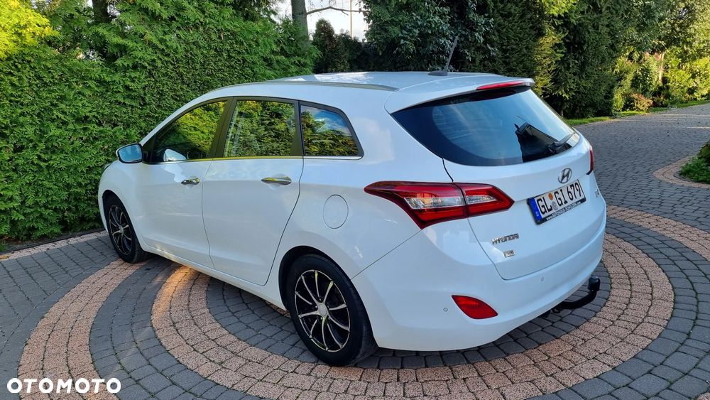 Hyundai i30 Fastback 1.6 CRDI Premium - 8