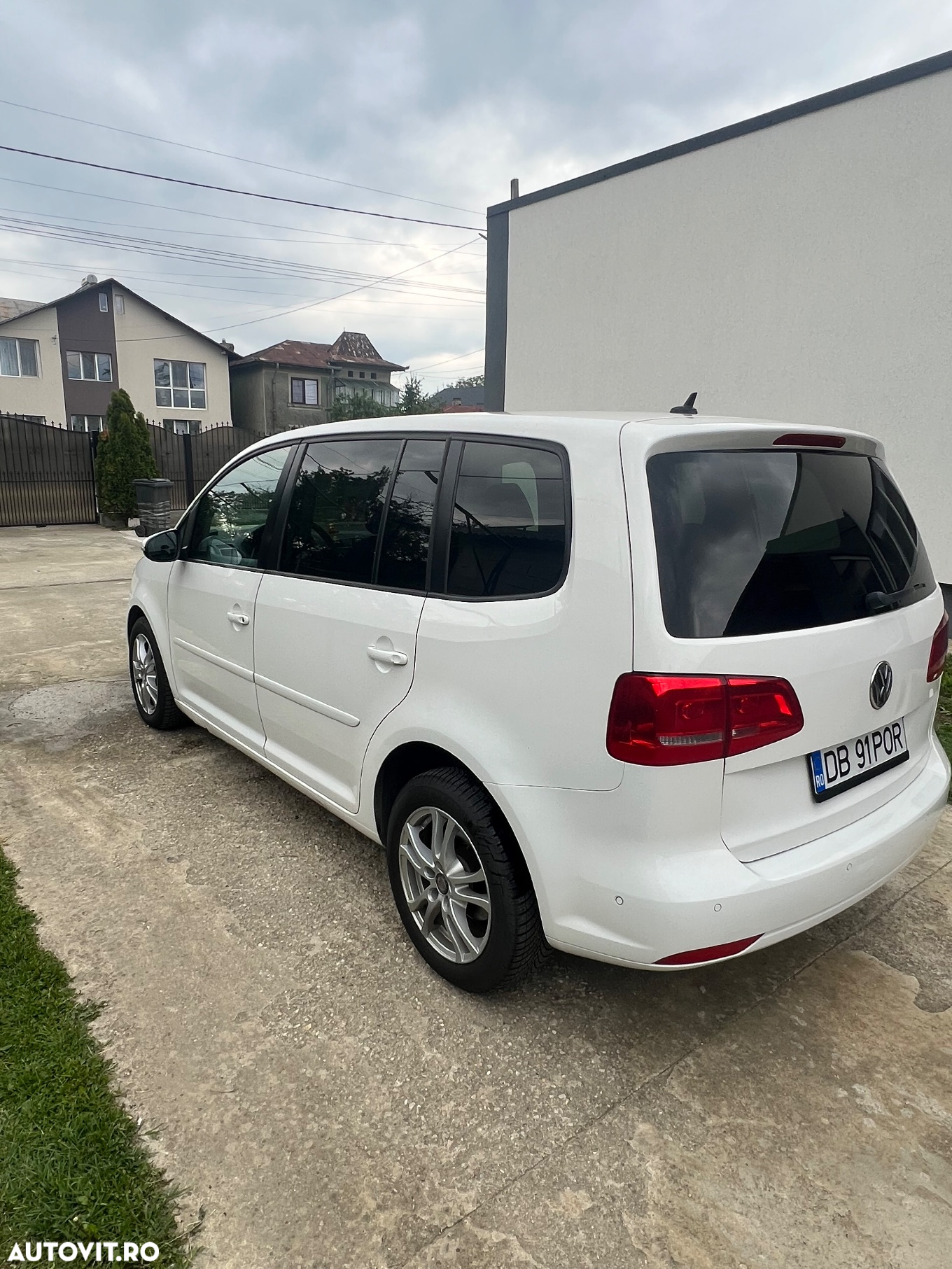 Volkswagen Touran 2.0 TDI DPF BlueMotion Technology DSG Comfortline - 5