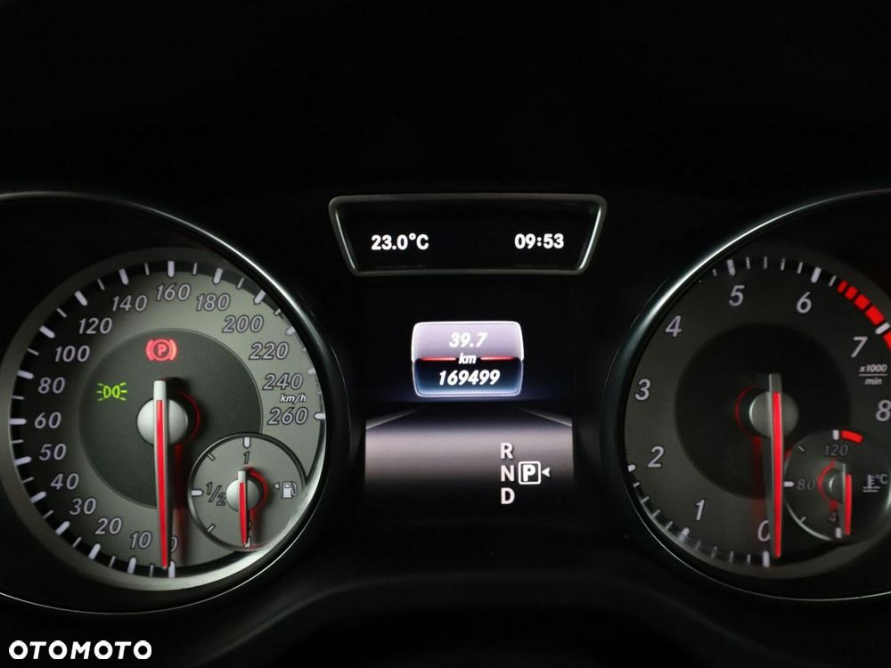 Mercedes-Benz GLA 200 7G-DCT - 23