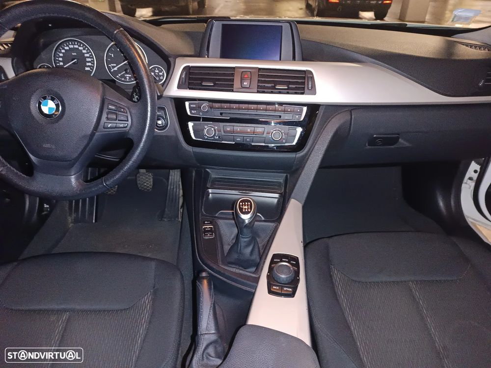 BMW 318 d Touring - 13