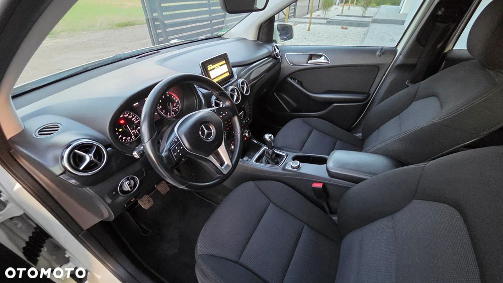 Mercedes-Benz Klasa B 180 (BlueEFFICIENCY) - 32