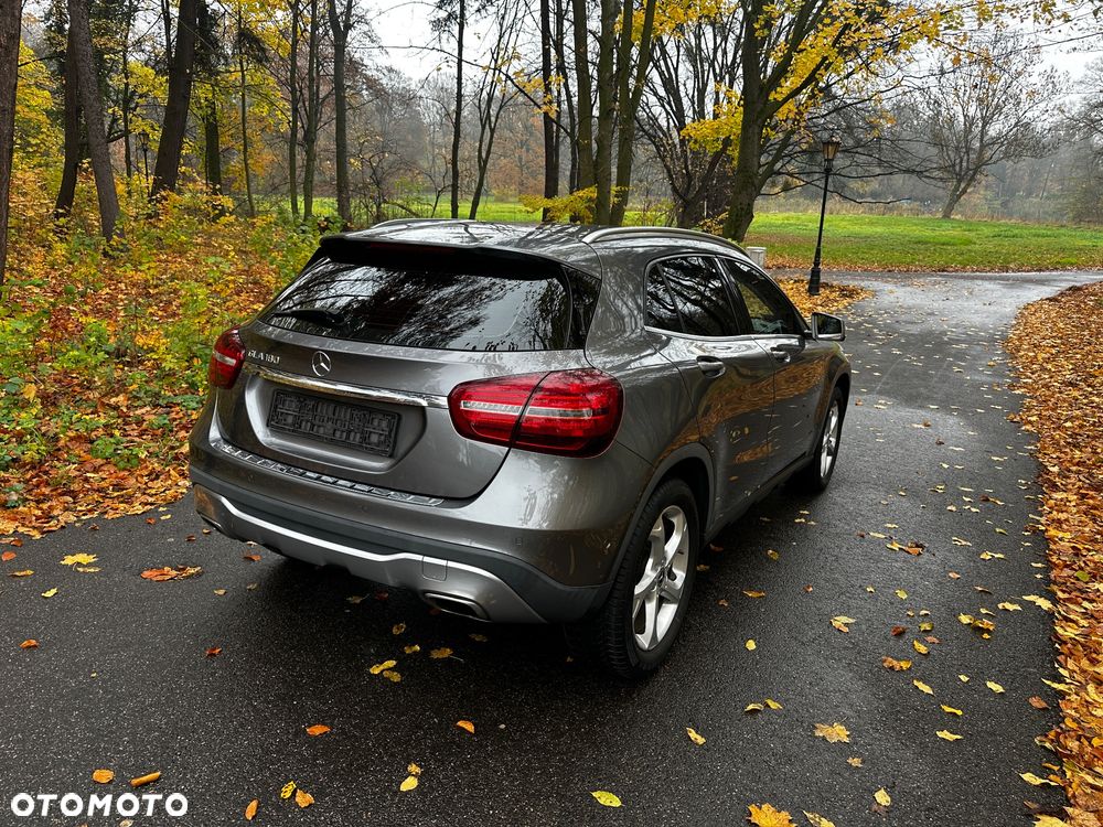 Mercedes-Benz GLA 180 7G-DCT - 8