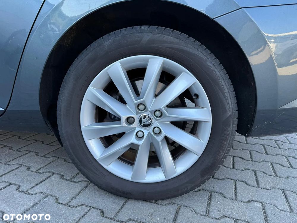 Skoda Superb 2.0 TDI Ambition DSG - 40