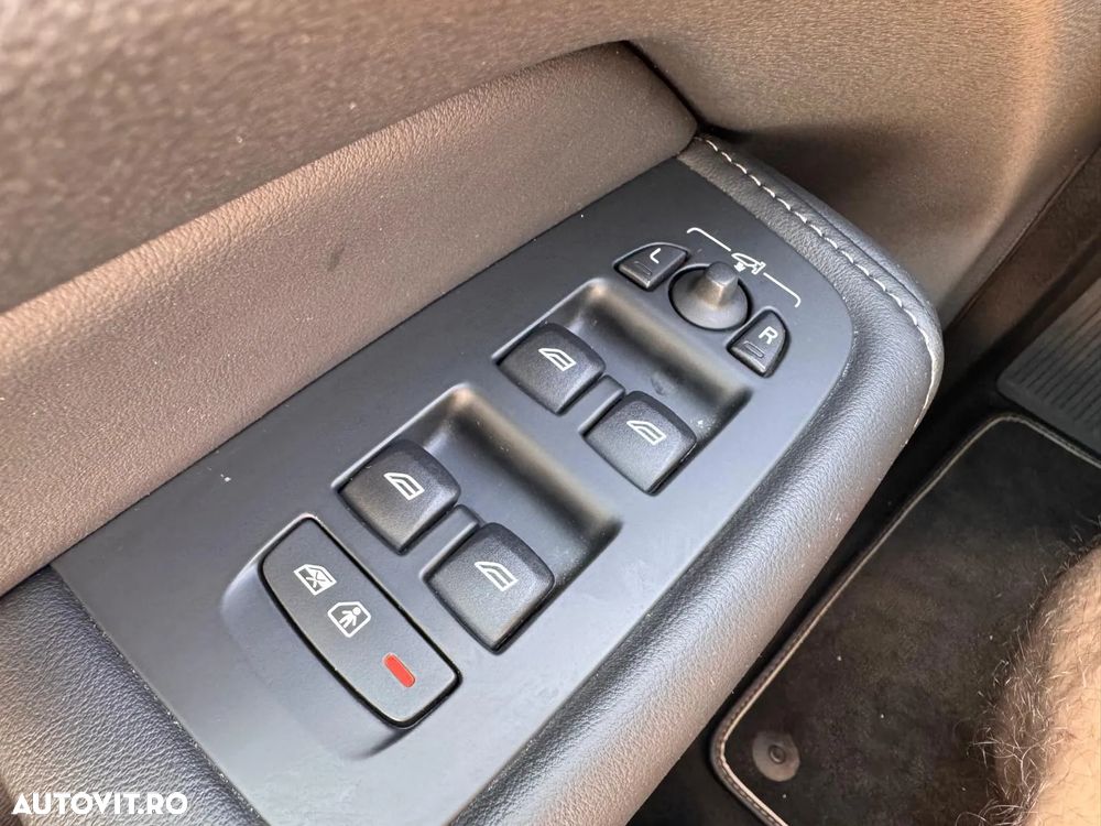 Volvo XC 60 B4 MHEV AWD R-Design - 15