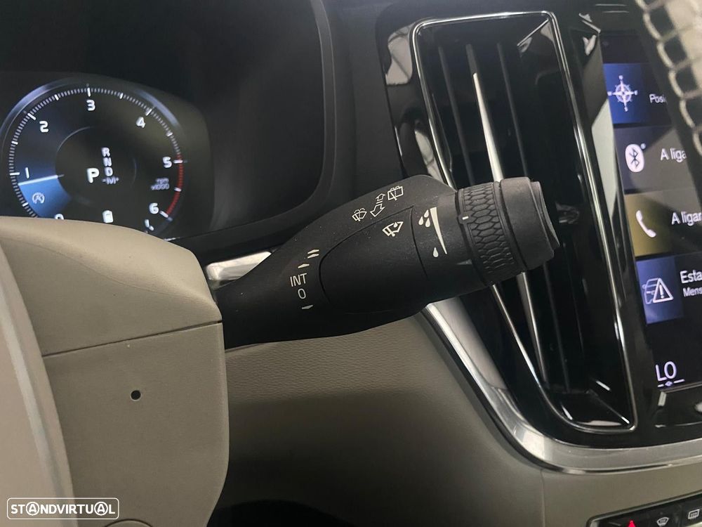 Volvo V60 2.0 B4 Momentum Geartronic - 21