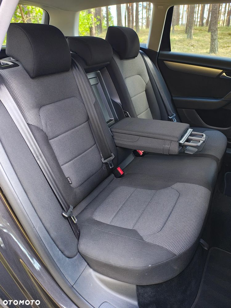 Volkswagen Passat - 36