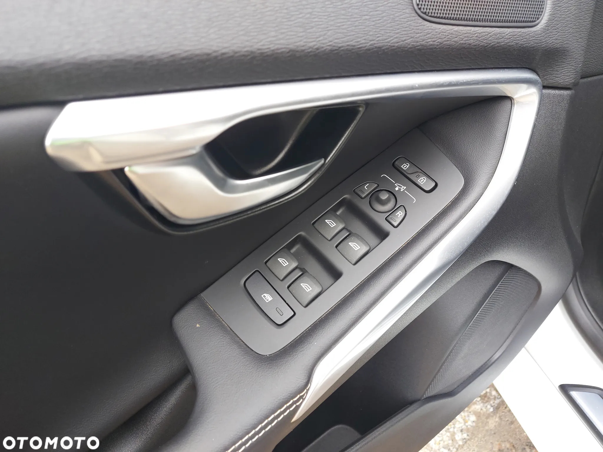 Volvo V40 D2 Geartronic RDesign - 13