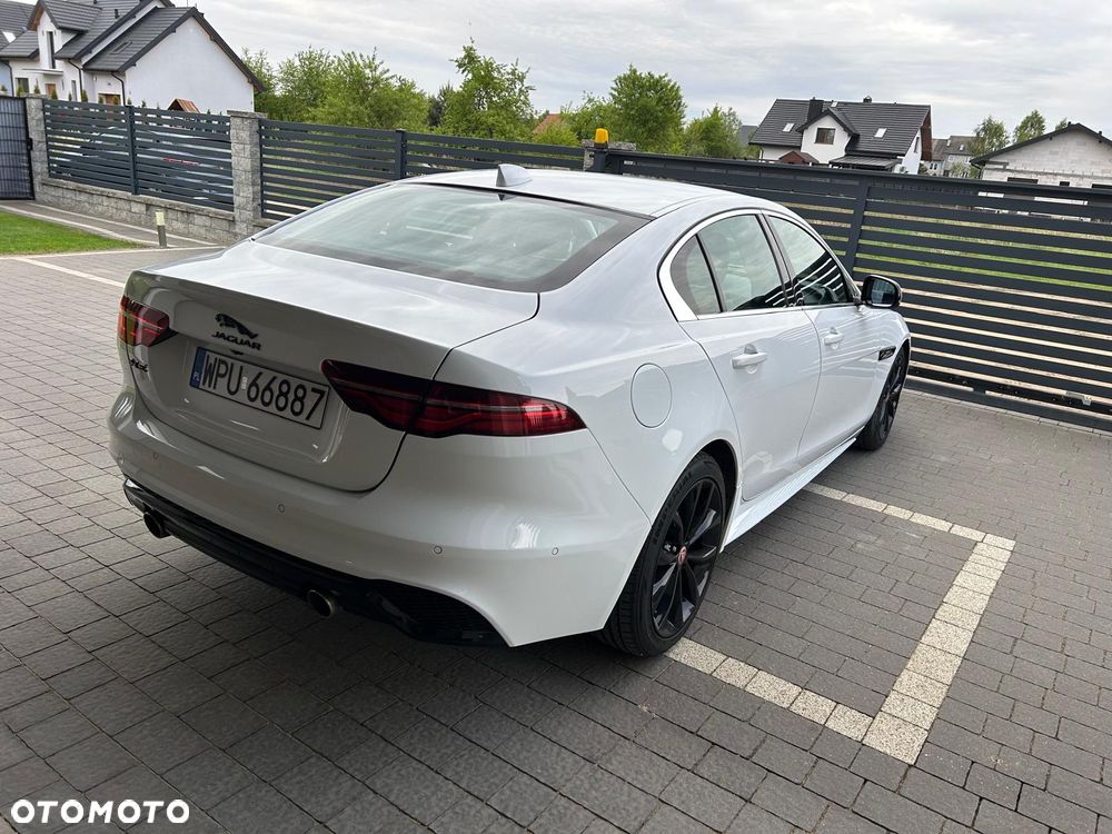 Jaguar XE 2.0 P250 R-Dynamic Black - 6