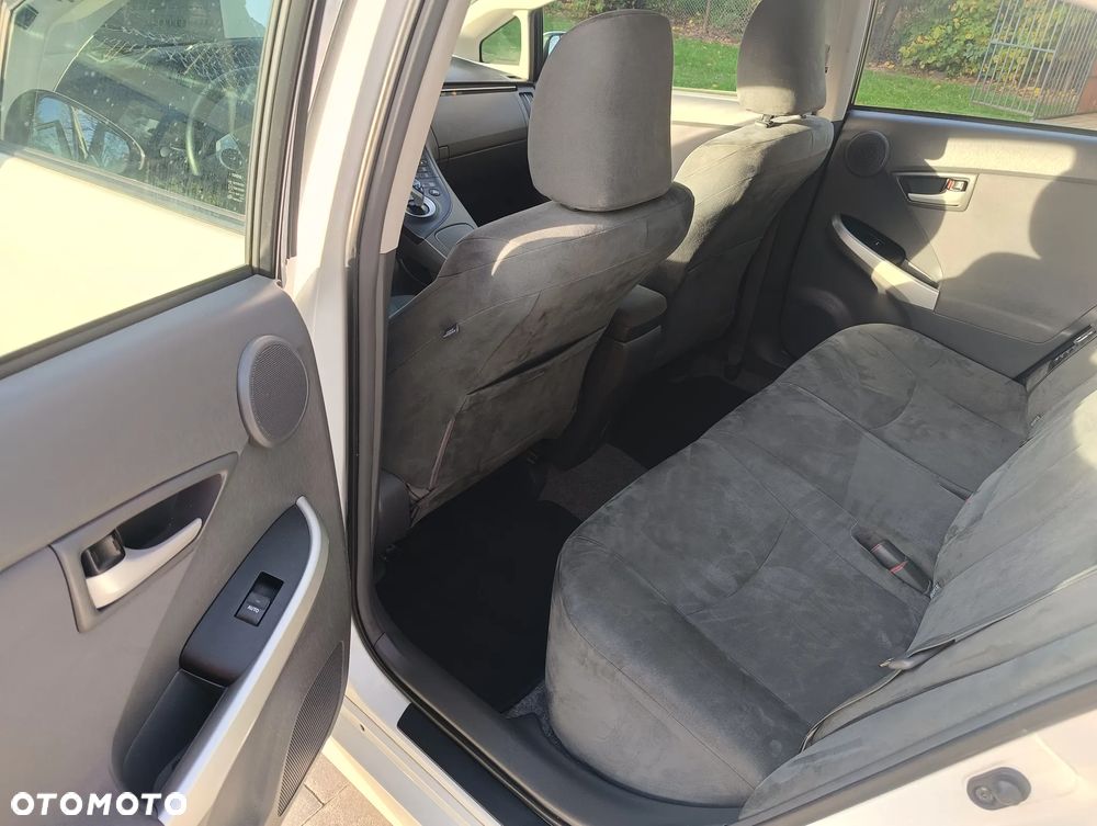 Toyota Prius 1.8 HSD Premium - 11