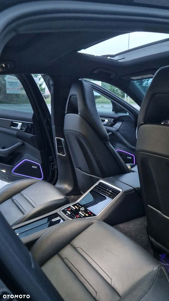 Porsche Panamera 4S - 33