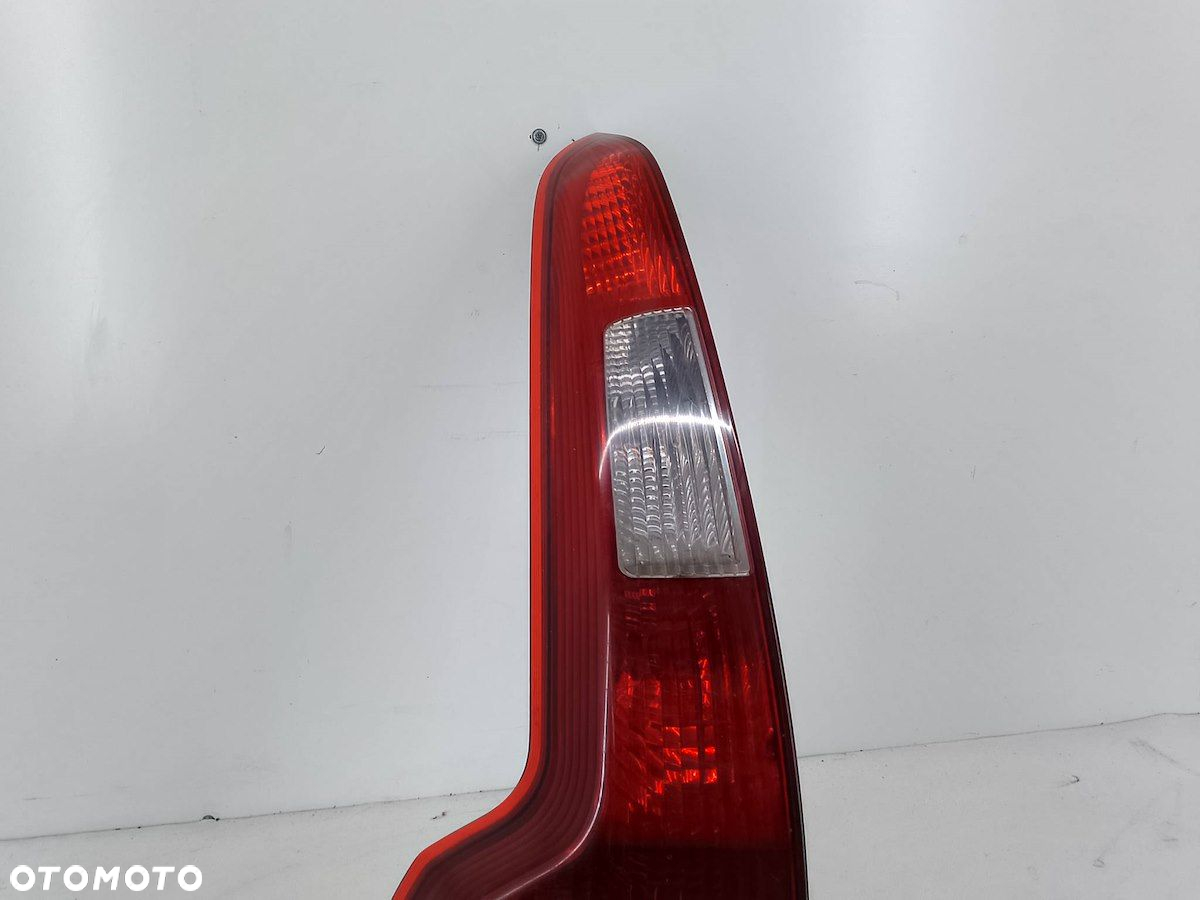 LAMPA TYLNA LEWA VOLVO V50 30698918   KOMBI - 3