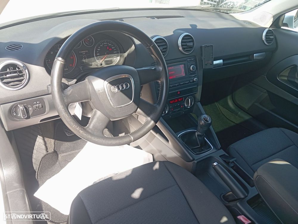 Audi A3 1.6 TDI Attraction - 13
