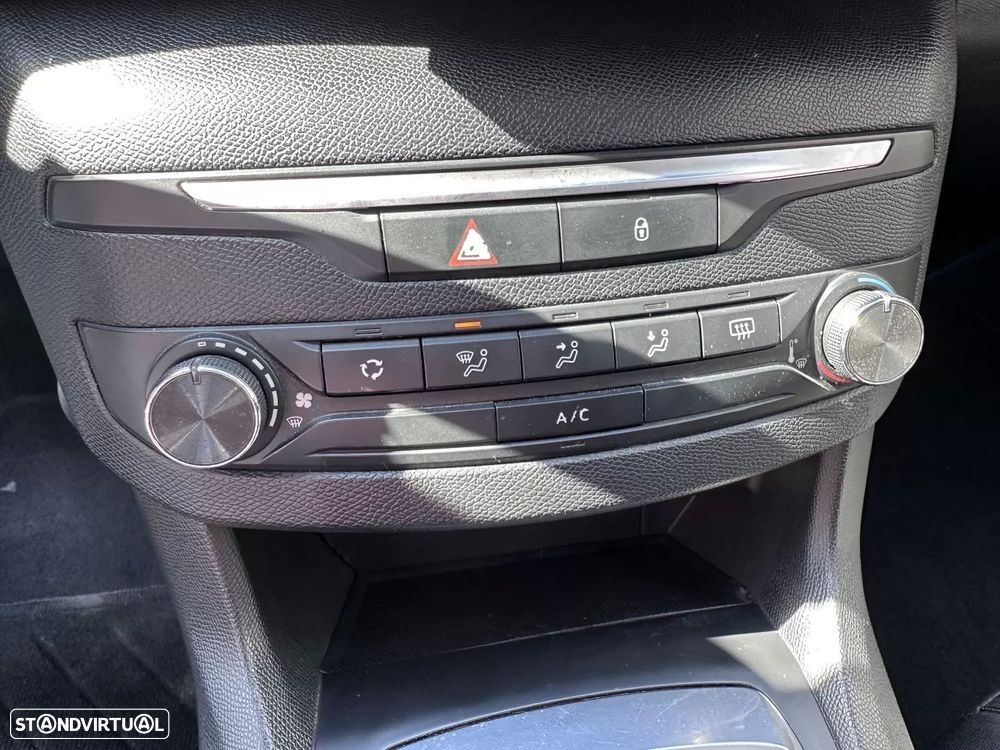 Peugeot 308 1.5 BlueHDi Style J17 - 16