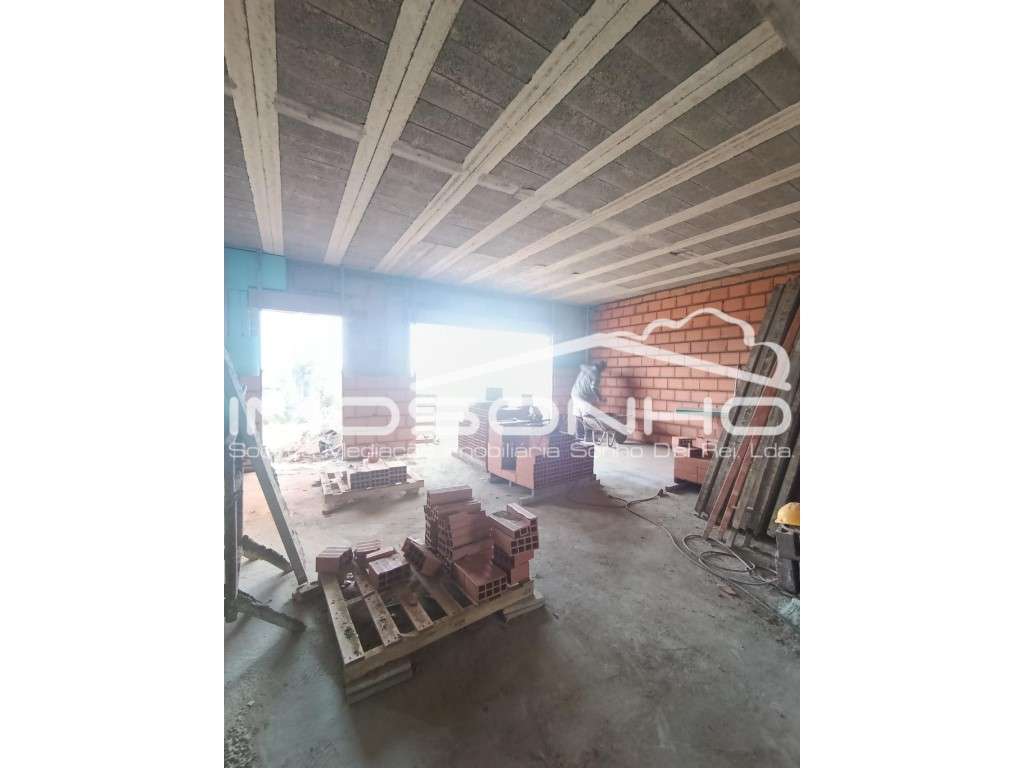 Moradia T4, geminada pela garagem - Grande imagem: 4/18
