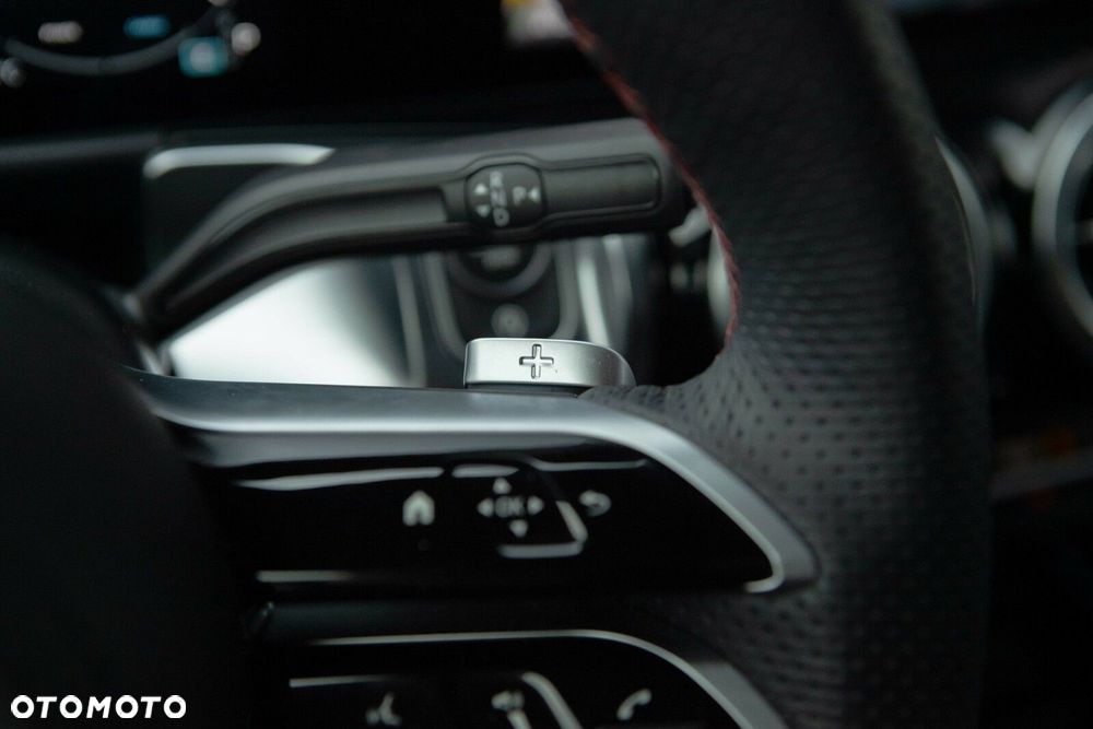 Mercedes-Benz GLB - 24