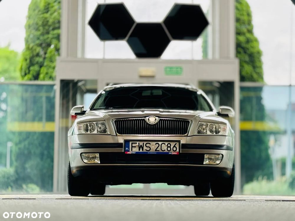 Skoda Octavia 1.6 Combi Ambiente - 12