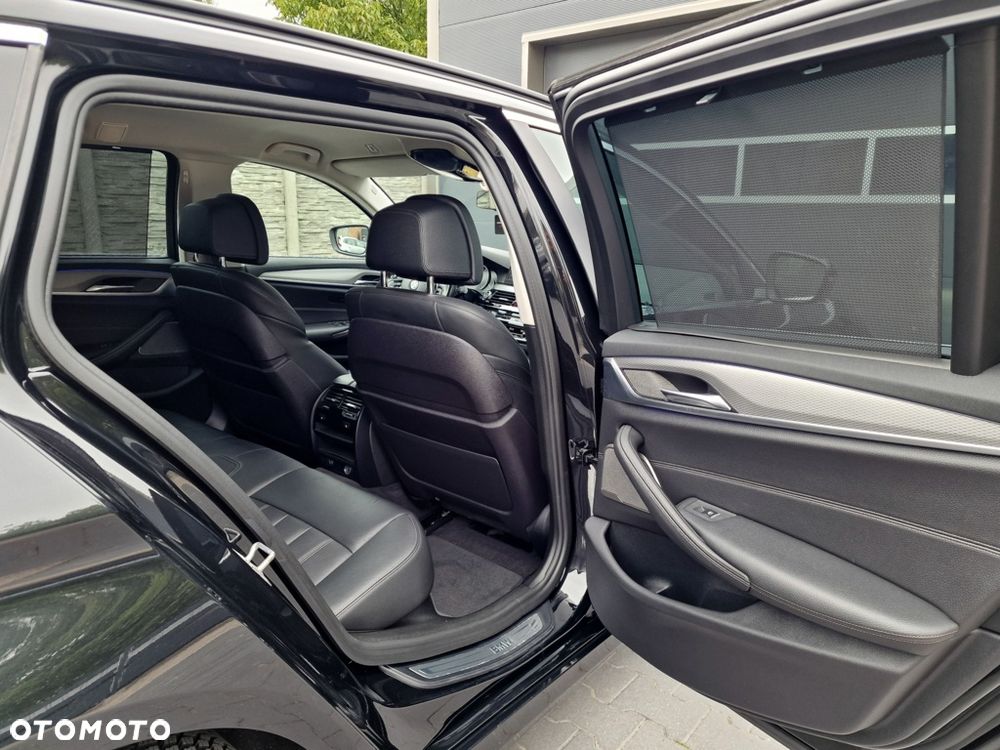 BMW Seria 5 530d Sport Line - 27