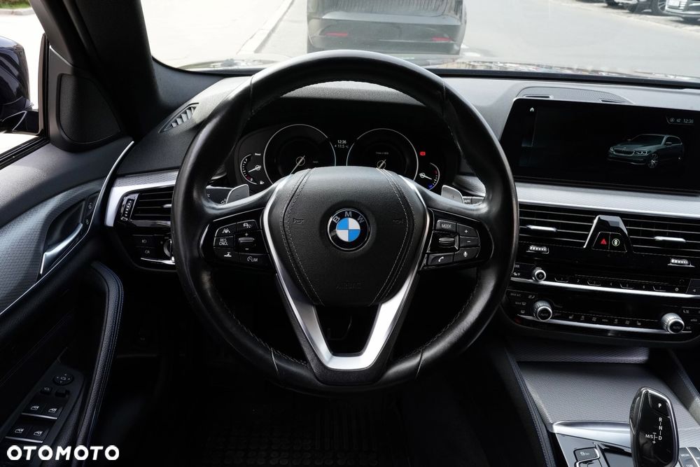 BMW Seria 5 520d M Sport - 11