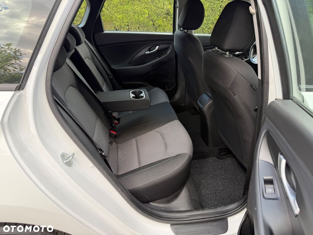 Hyundai i30 blue Kombi 1.4 Trend - 25